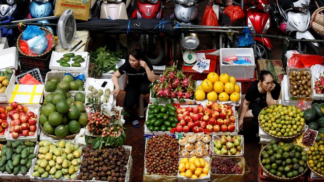 Tiểu thương đua nhau mở sạp hàng trực tuyến dịp Tết Nguyên Đán